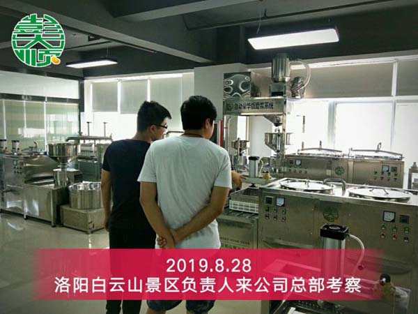 景總來彭大順公司總部考察現(xiàn)磨豆腐坊設備