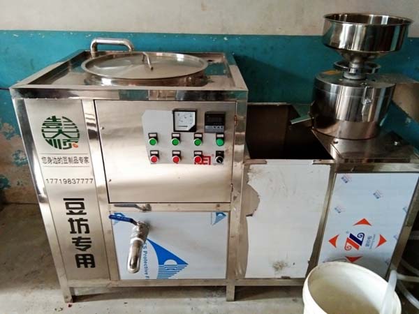 彭大順技術(shù)員上門安裝豆腐機和豆皮機
